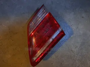 Toyota Crown Royal Saloon 2010 2012 Boot Light Back Light
