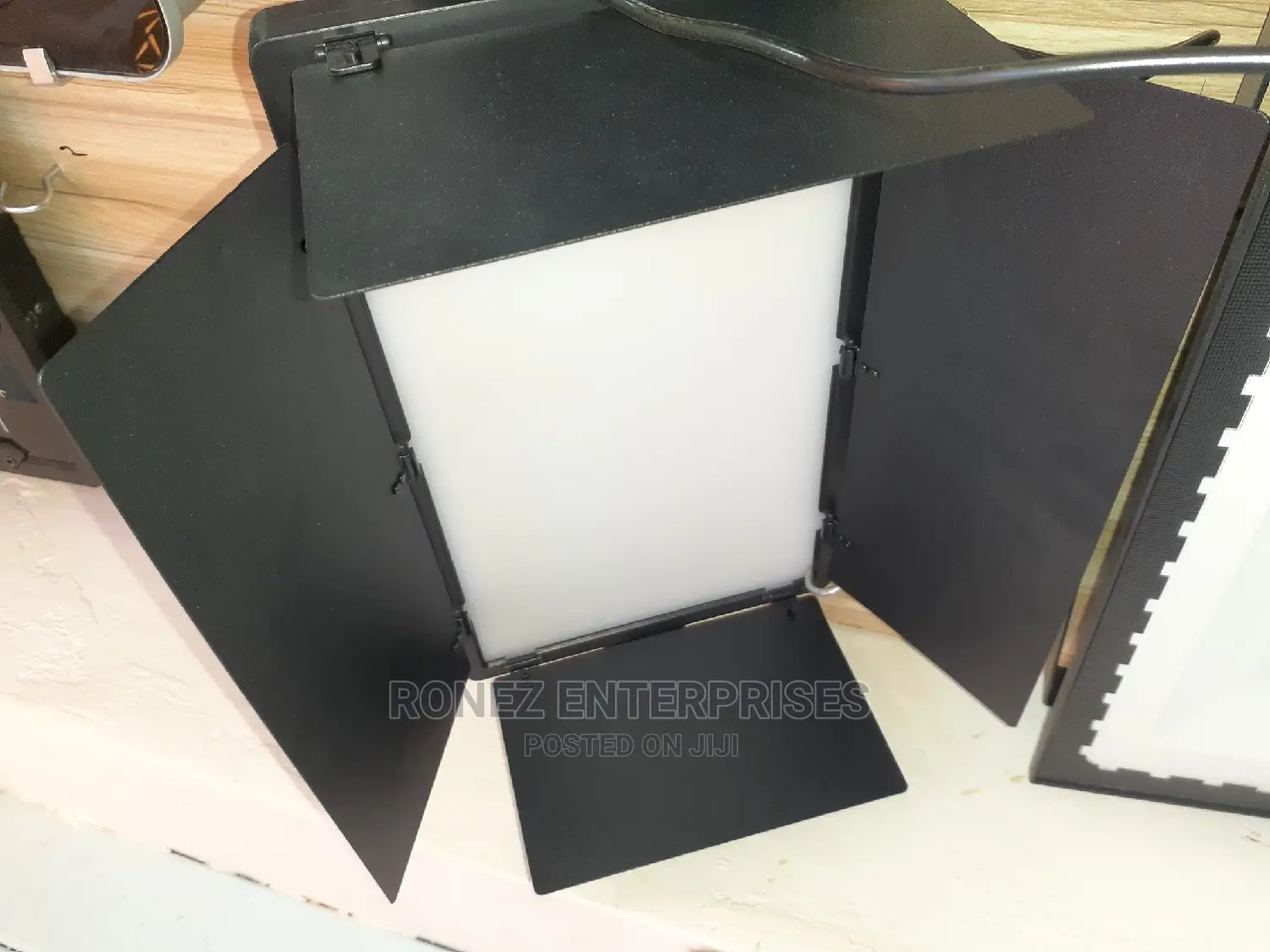 Studio Lights 24 WLTS