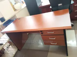 Executive Imported Office Desk 1.4 MTRS