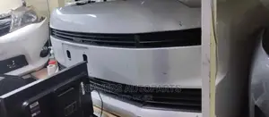 Toyota Spade Nosecut