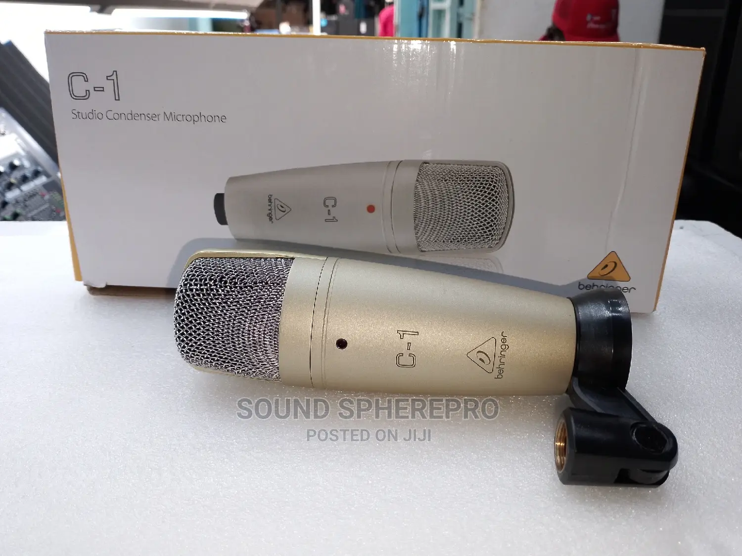 Behringer C-1