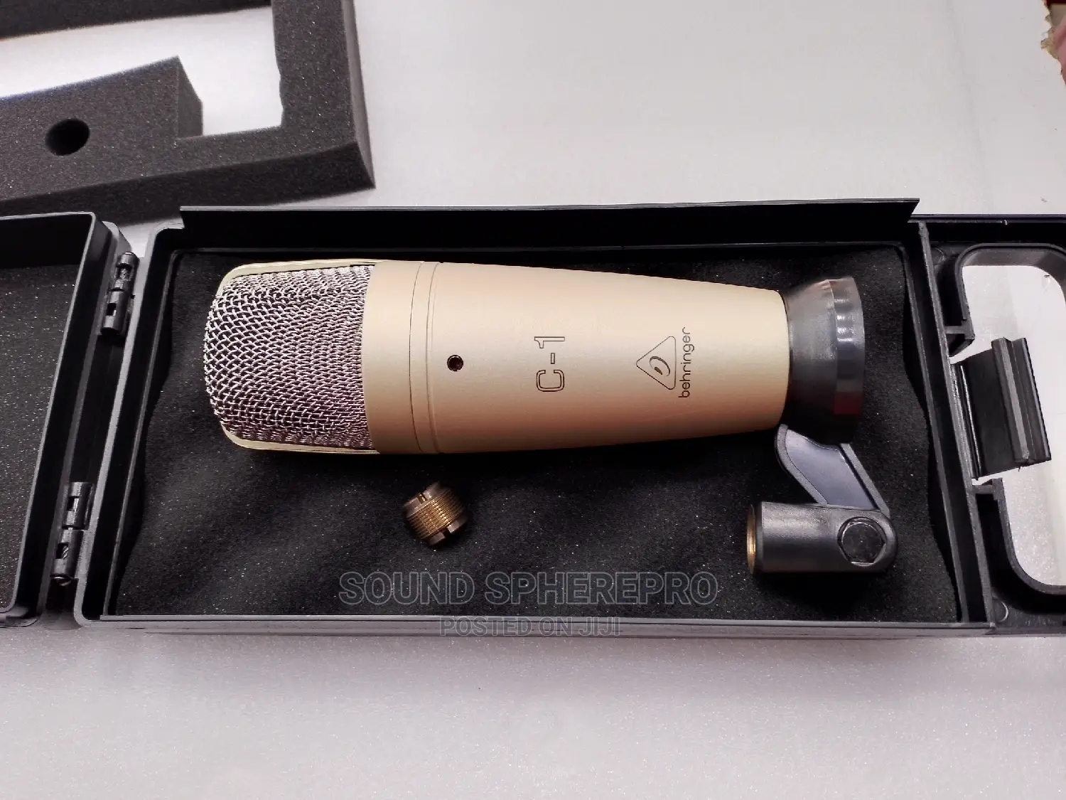 Behringer C-1