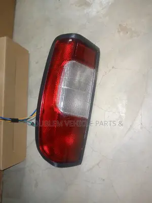 Tail Lamp Nissan Frontier Long Fitting/ Hardbody 2004-2005