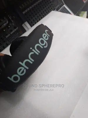 Behringer HPM 1000