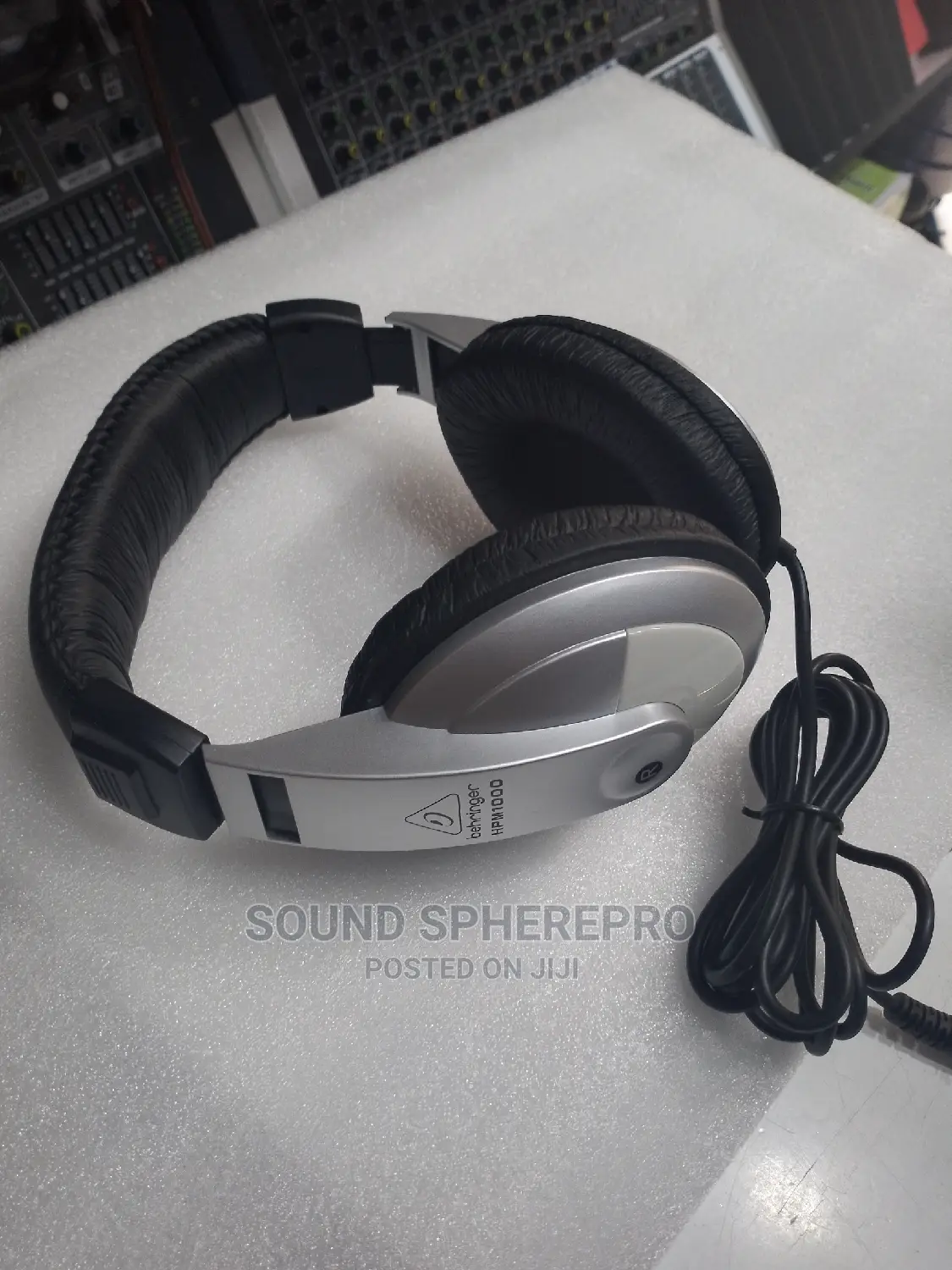 Behringer HPM 1000