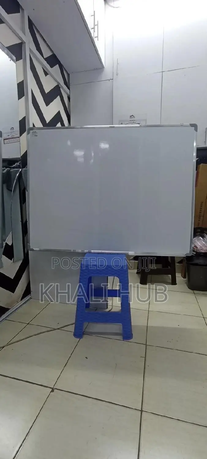 *White Board. White Board'