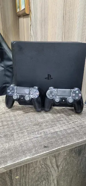 PS4 SLIM 500gb Preowned With 2 Pads