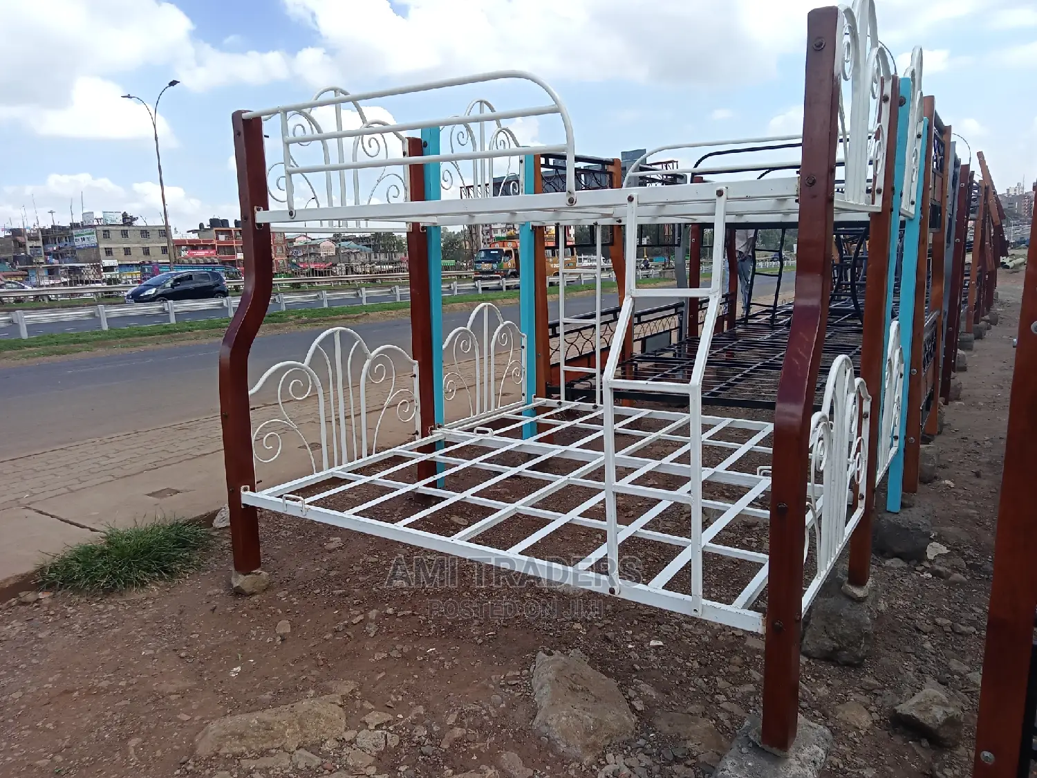 Mahogany Metalwood White Double Bed