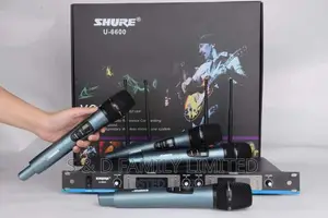 Shure Professional 4 Microphone Wireless System