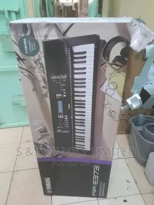 PSR 373 Yamaha Electronic Keyboard