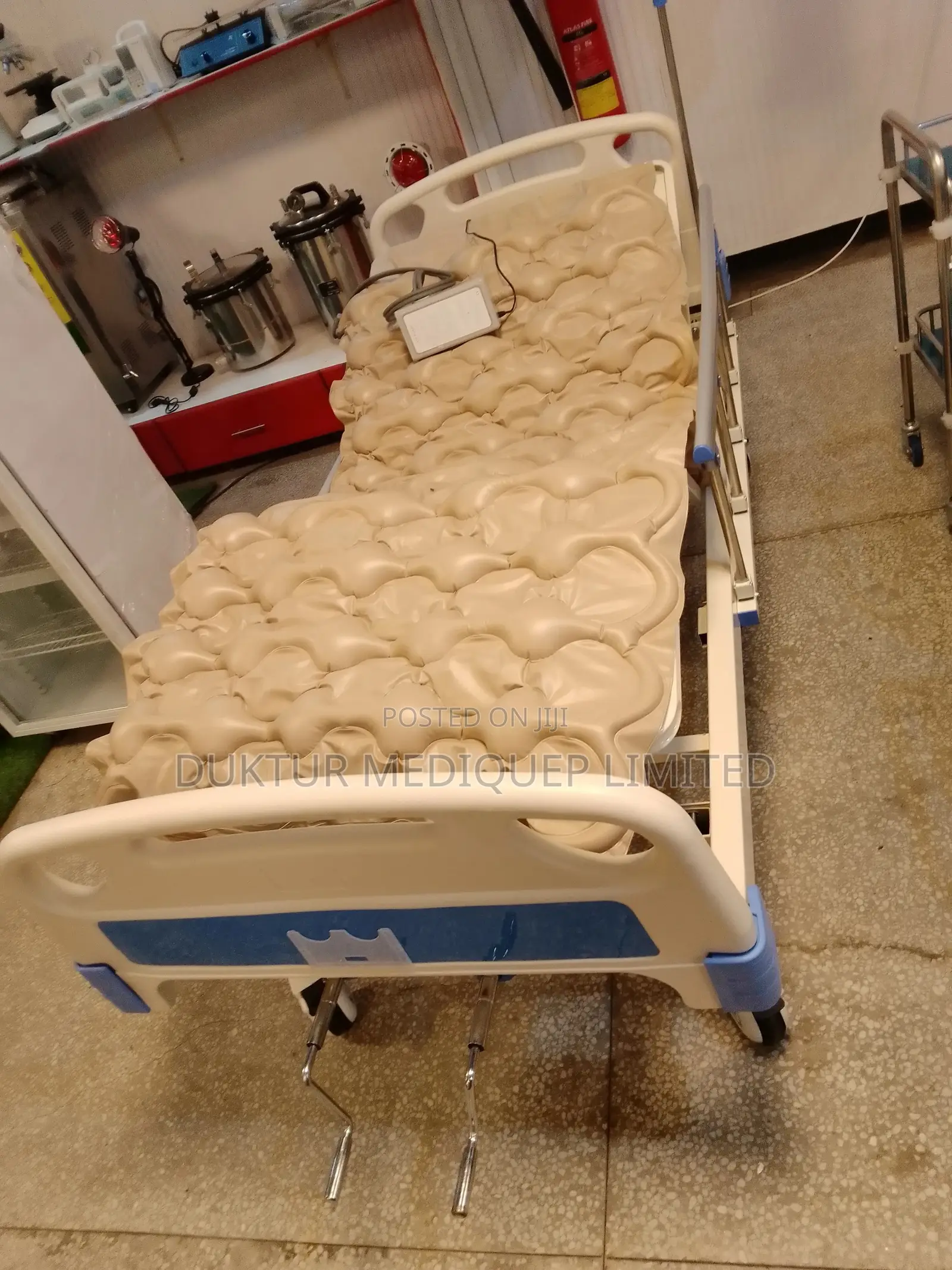 2 Crank/ Two Function Manual Hospital Bed With Ripple Matres