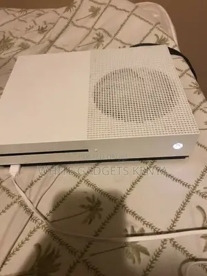 Xbox One S 1tb Wiith Pad