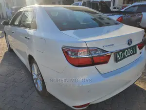Toyota Camry 2017 Off White