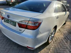 Toyota Camry 2017 Off White