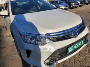 Toyota Camry 2017 Off White