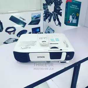 Projectors for Sale in Stock Epson W 51 With 4000lumens