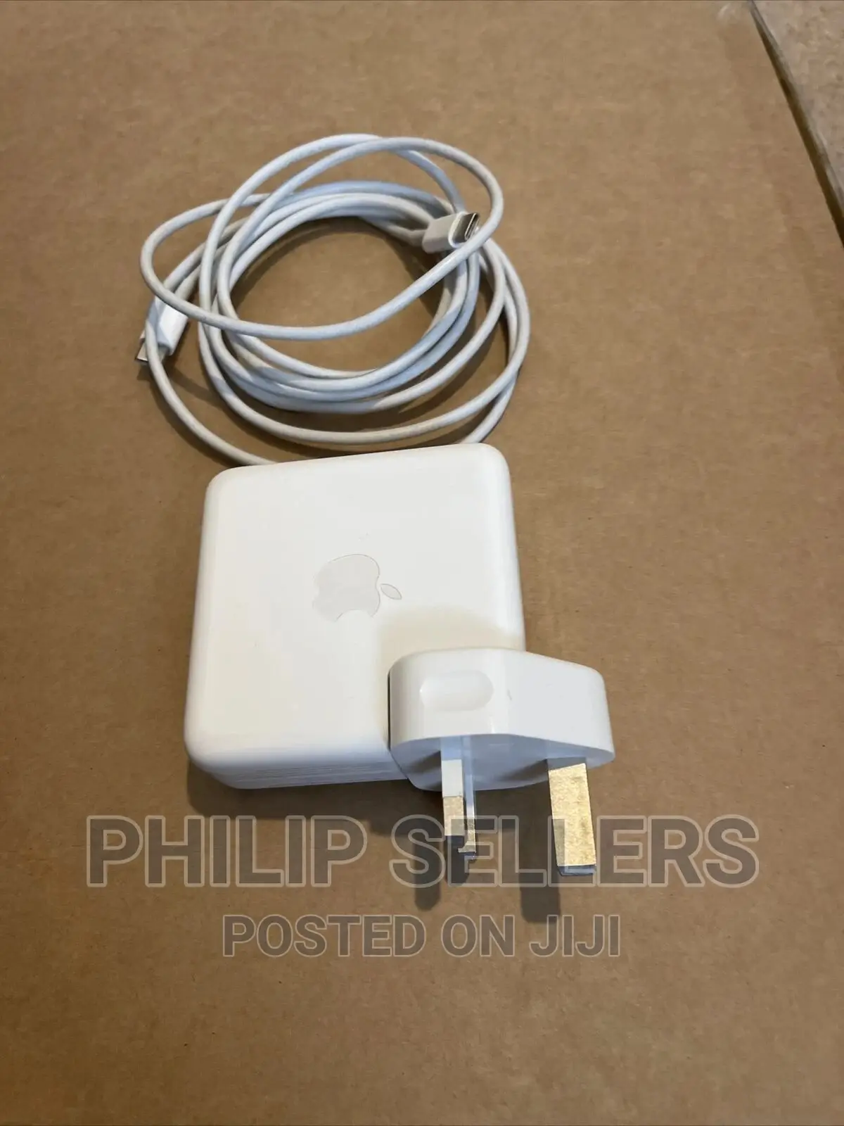 Genuine Apple 61W USB-C Macbook Pro Air Power Adapter Char