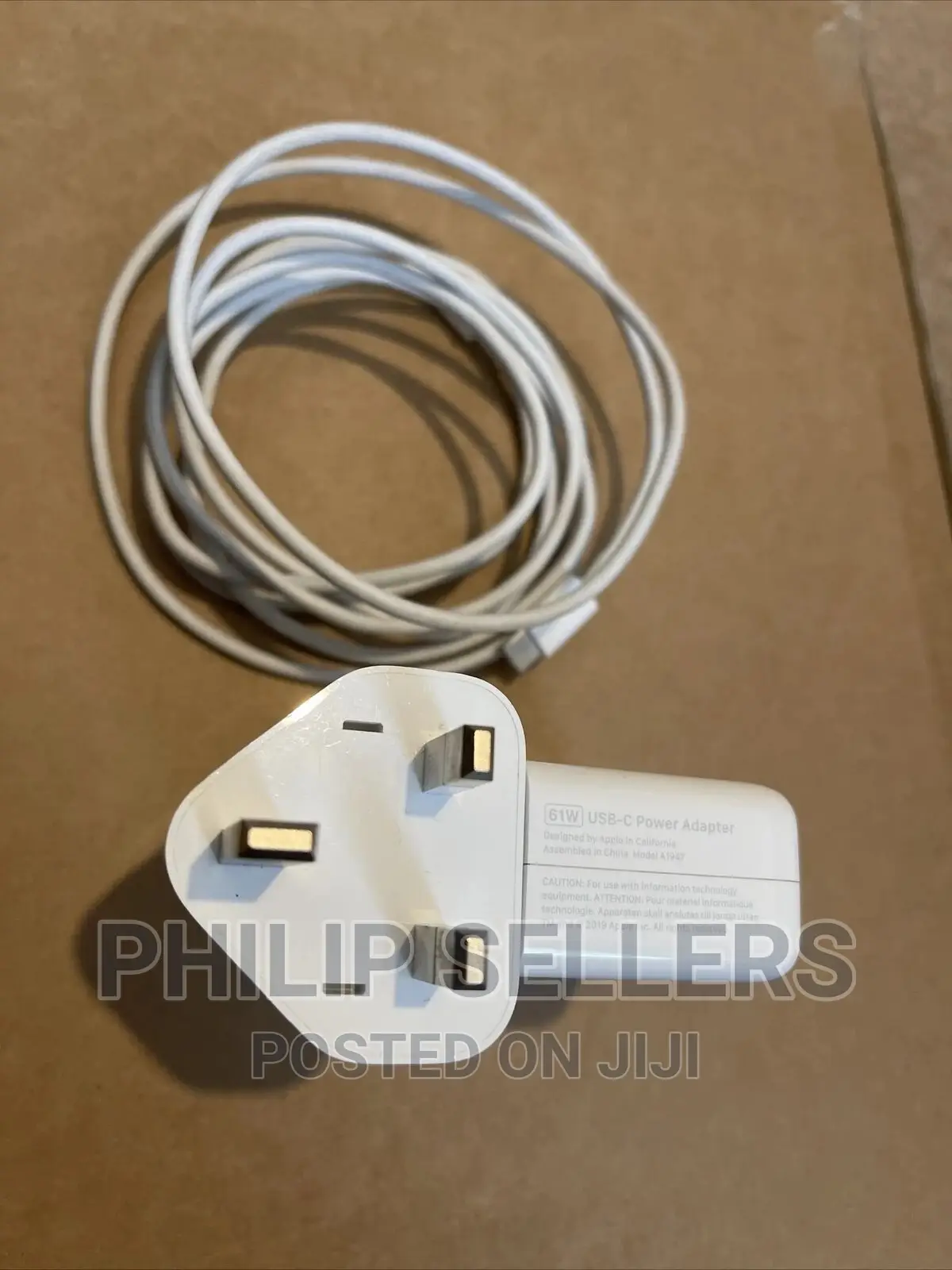 Genuine Apple 61W USB-C Macbook Pro Air Power Adapter Char