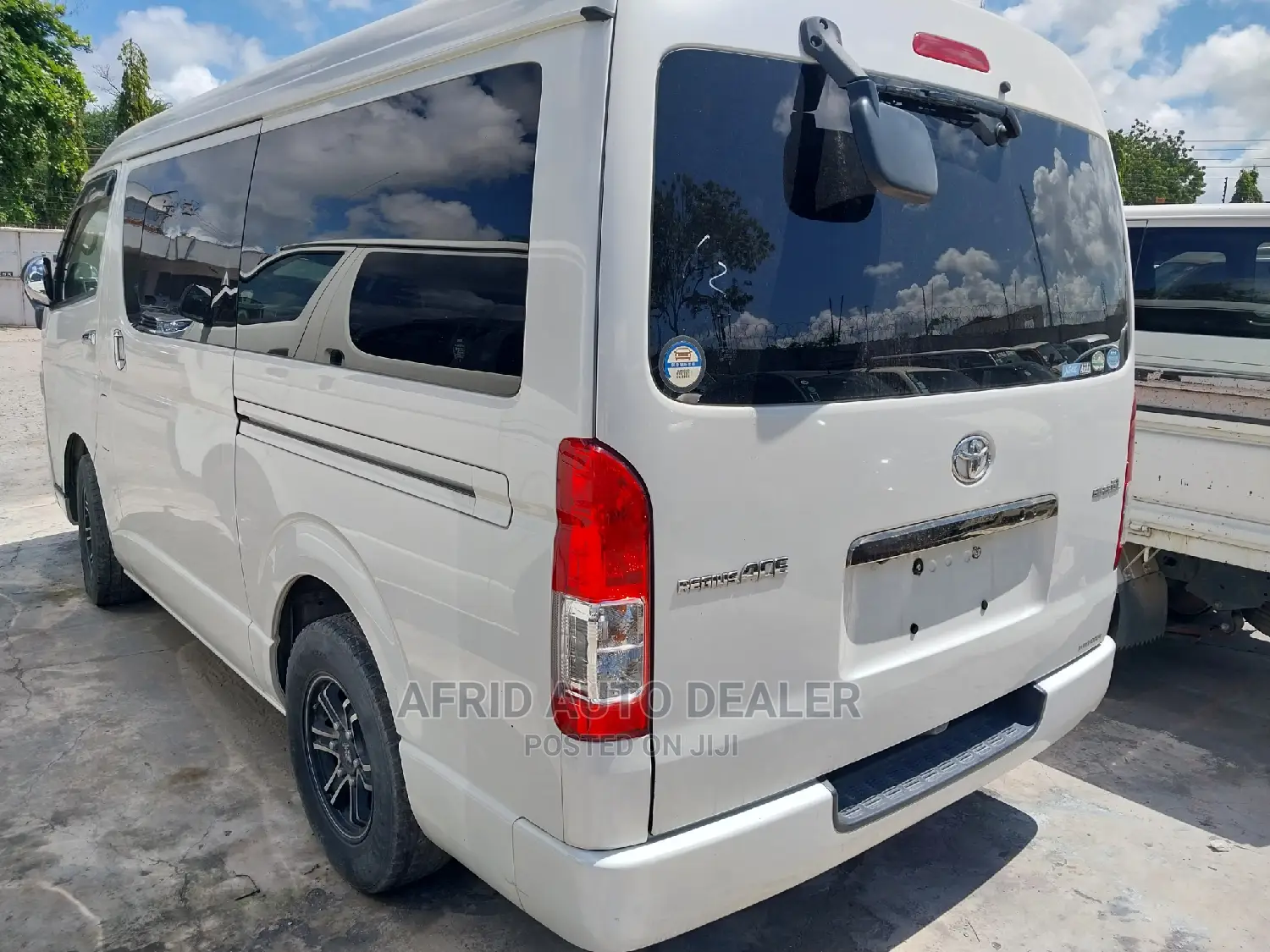 Toyota Regius 2016 White