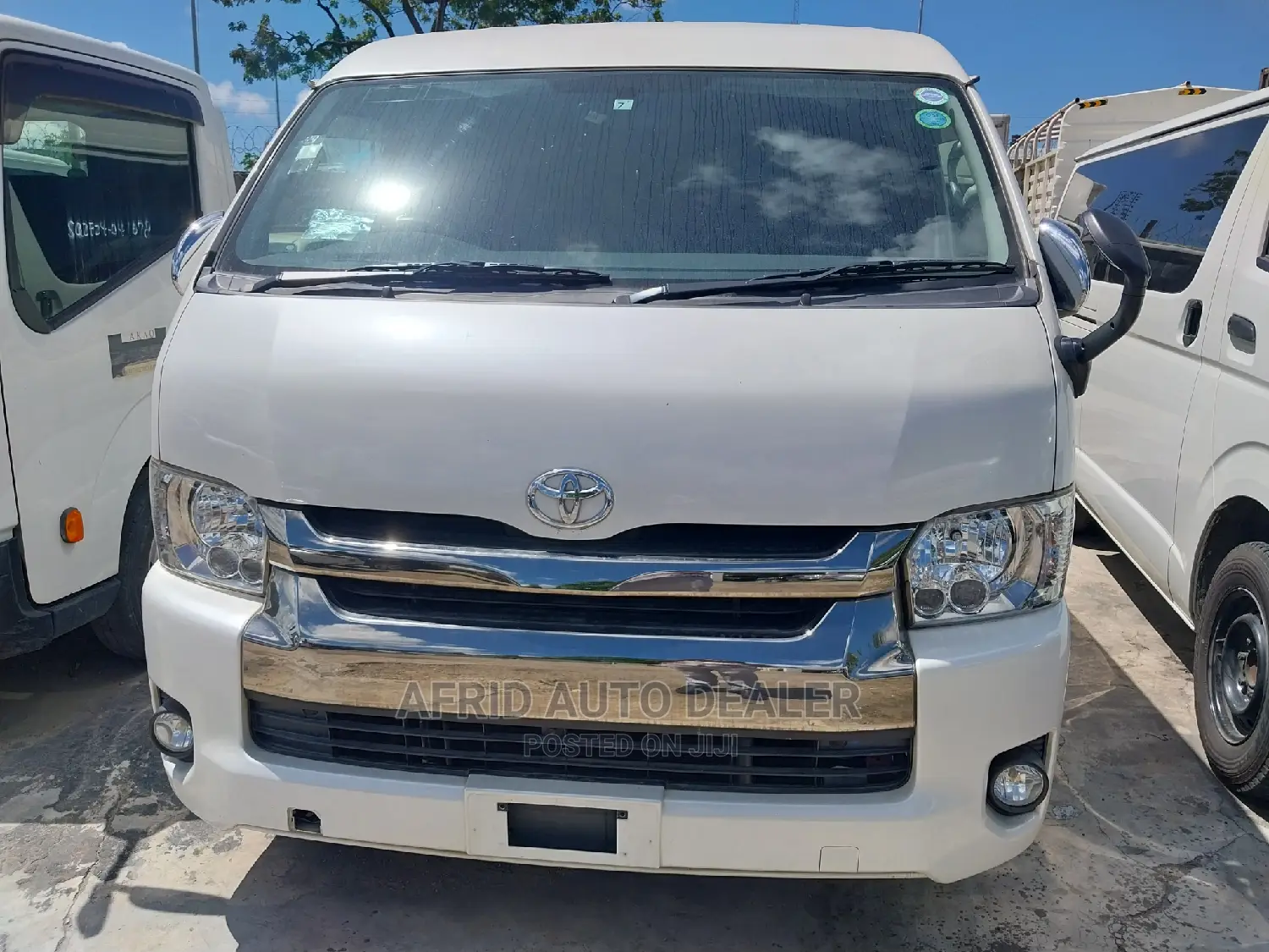 Toyota Regius 2016 White