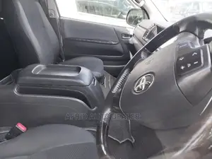 Toyota Regius 2016 White