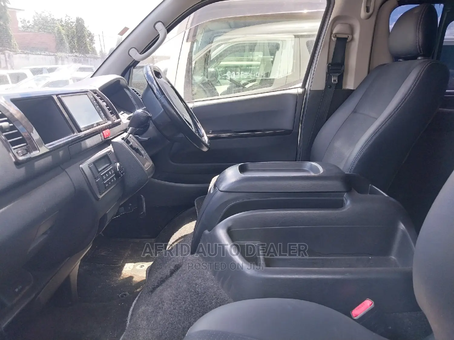 Toyota Regius 2016 White