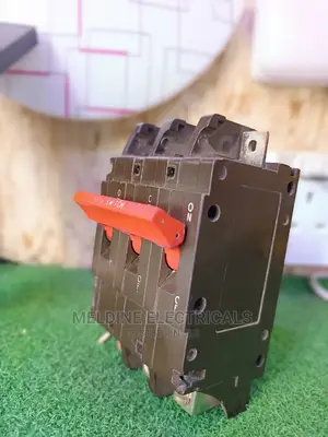 Crabtree Tripple Main Switch 100A