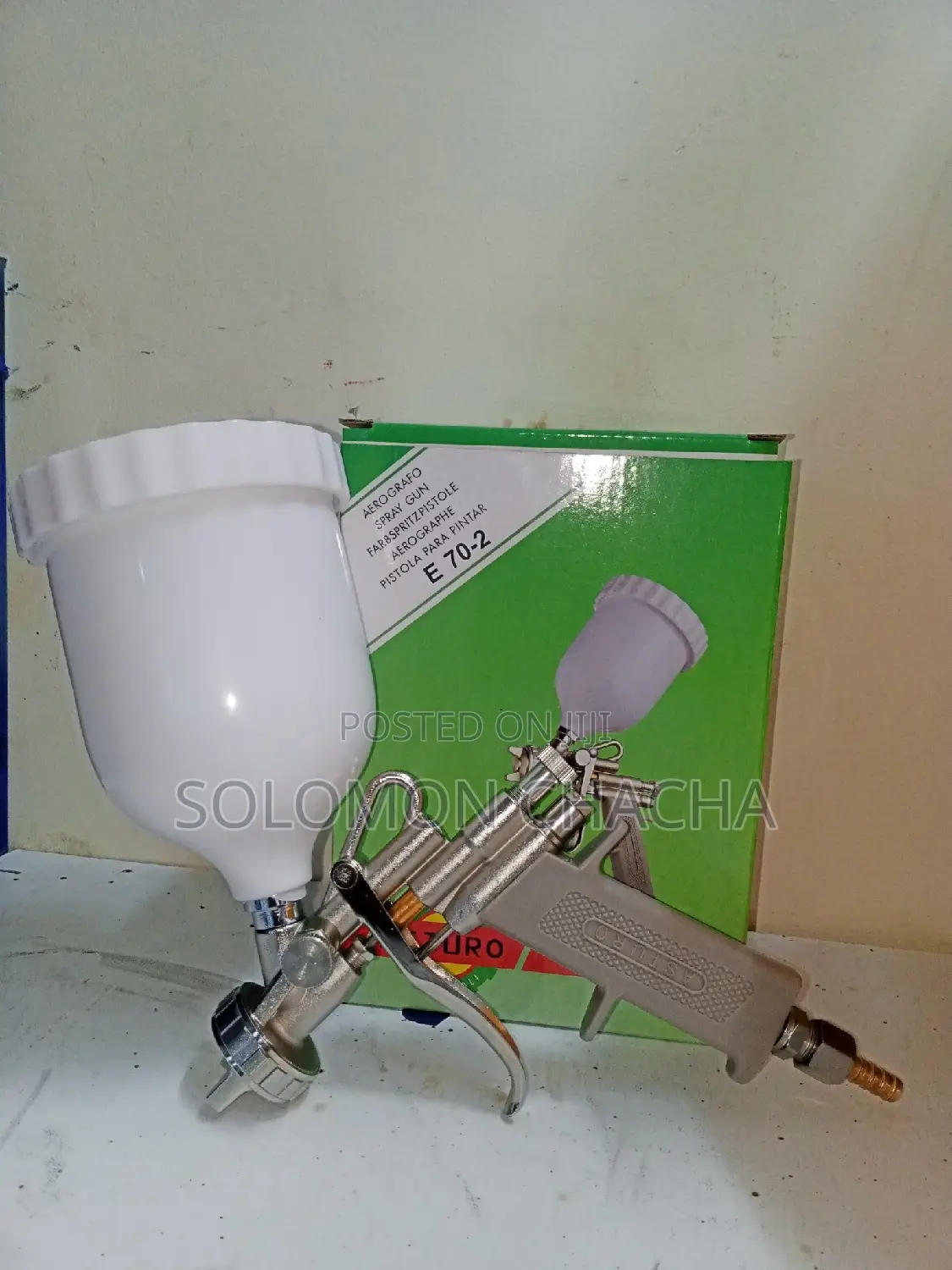 Aerografo Spray Gun With Plastic
