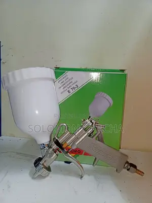 Aerografo Spray Gun With Plastic