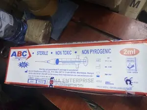 Syringes With Needles (2cc)