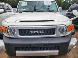 Toyota FJ Cruiser 2016 White