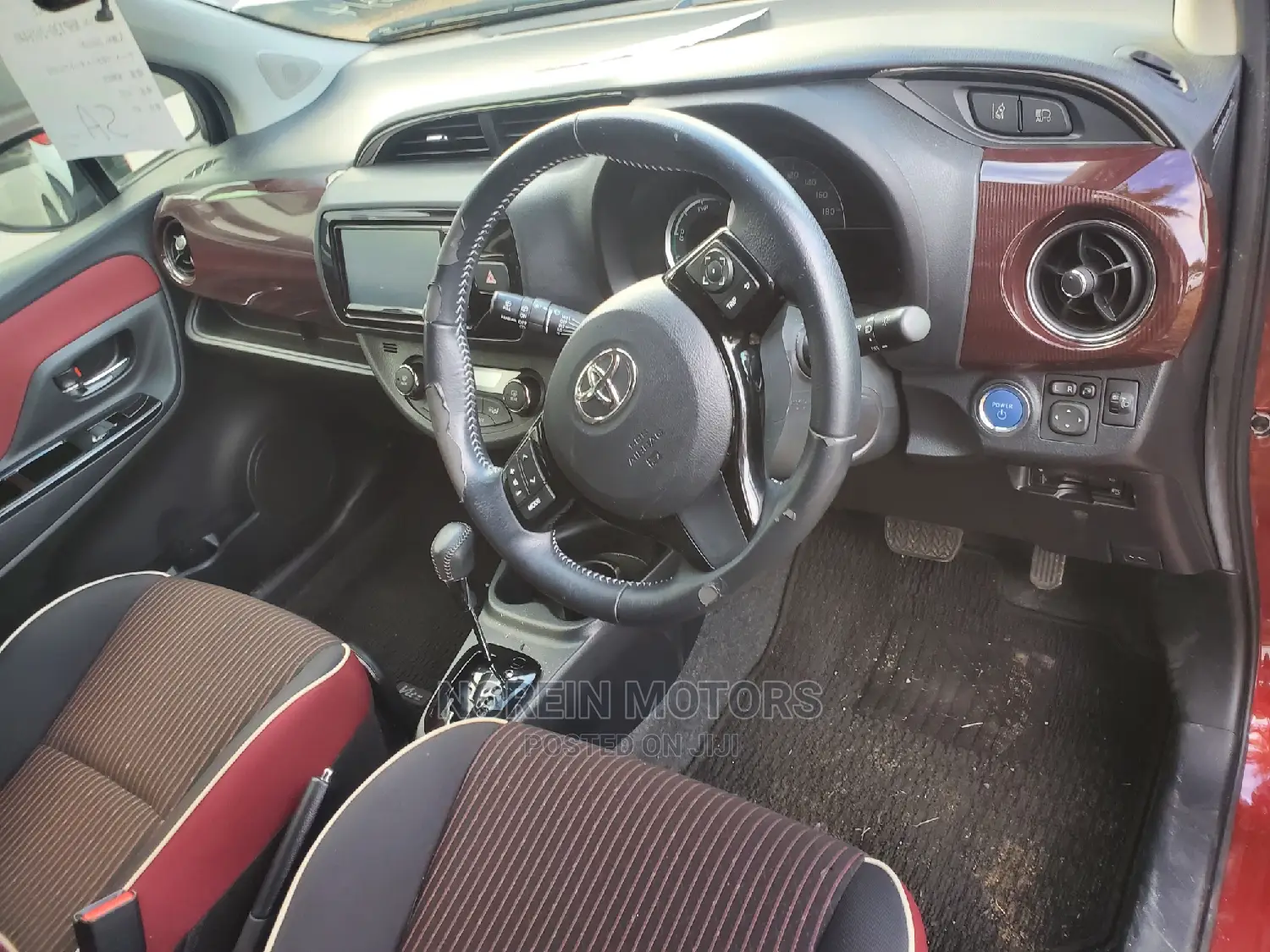 Toyota Vitz 2016 Red