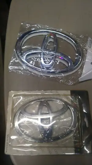 Logo/Crown / Emblem Toyota Hilux Vigo D-4d