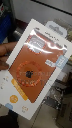 iPhone 14 Plus Magnetic Shockproof Silicone Cover