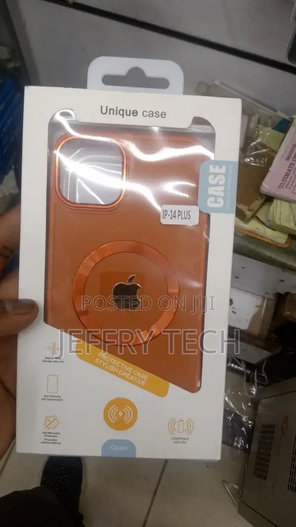 iPhone 14 Plus Magnetic Shockproof Silicone Cover