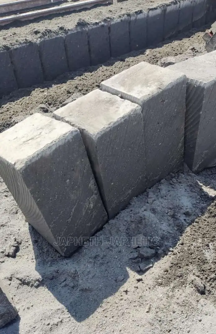 Mawe Ya Hapa Ndarugo, Machine Cut Stones