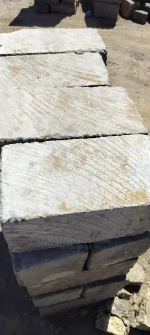 Mawe Ya Hapa Ndarugo, Machine Cut Stones