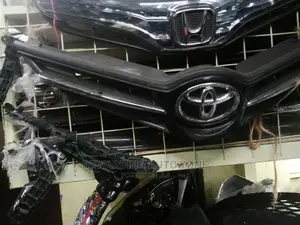 Auris 2012 Grille.