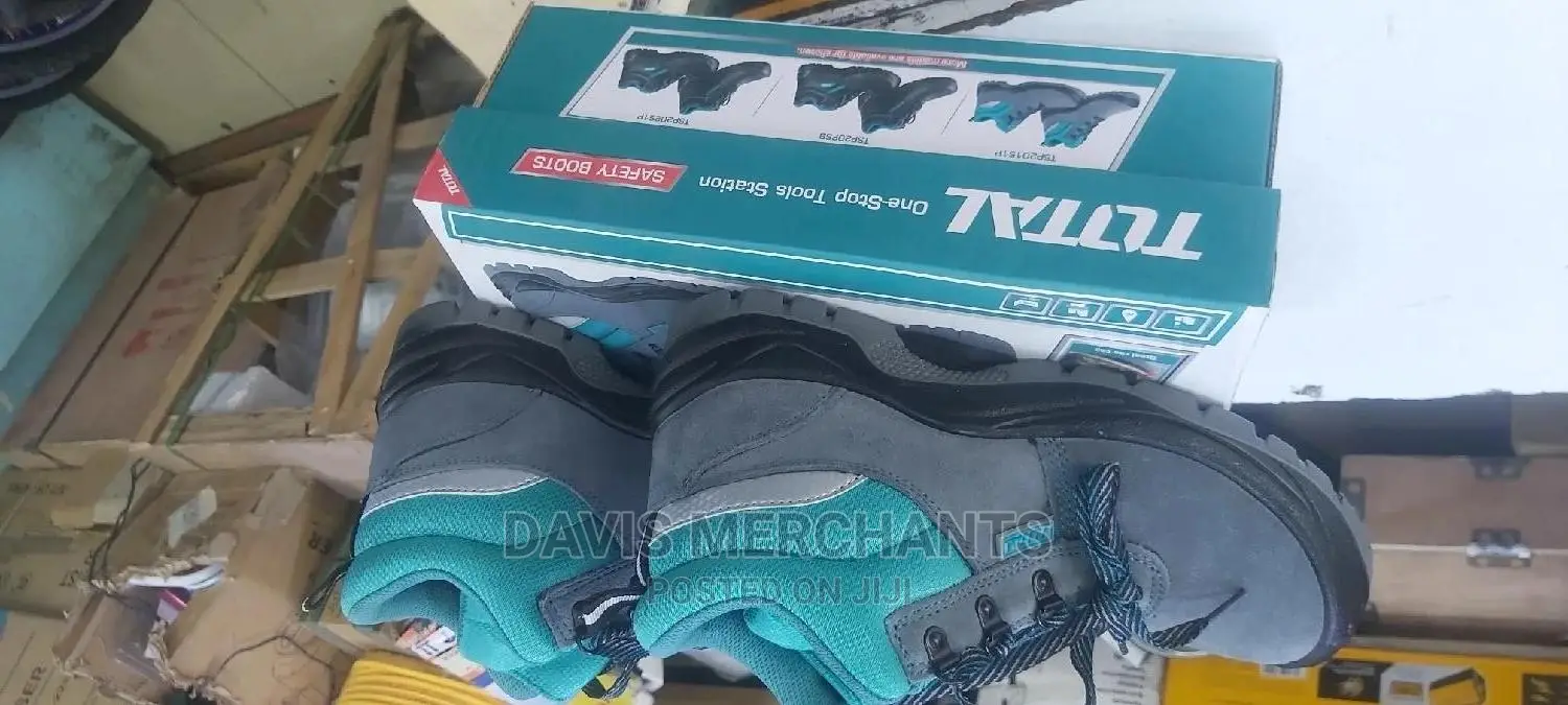 Safety Boots Size 43