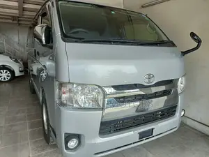 Toyota HiAce 2016 Silver