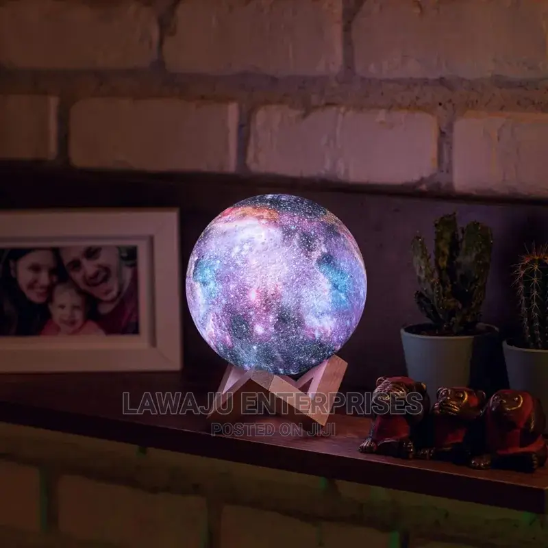 3D Moon Shaped Night Light (Changes to 7 Colours by Touch)