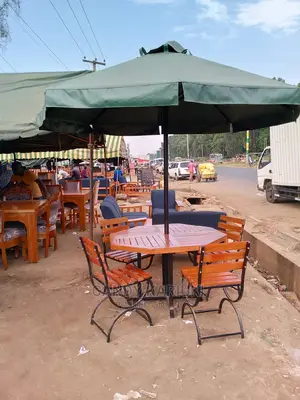 Spacious Outdoor Set Plus Umbrella
