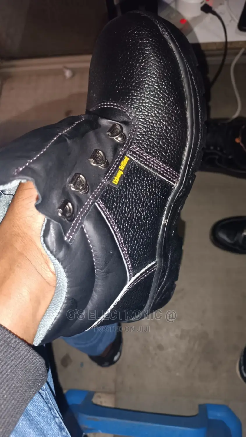 Quality Brillant Black Safety Boots