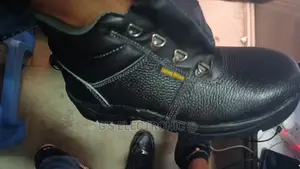 Best Brillant Black Safety Boots.