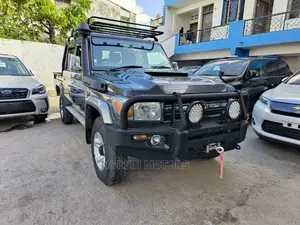 Toyota Land Cruiser 2017 Gray