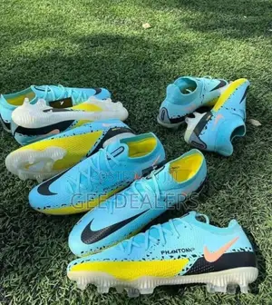 Original Nike Phantom Soccer/Football Boots