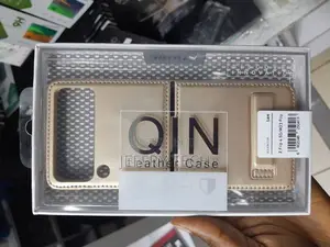 Nillkin Qin Vegan Leather Case Samsung GALAXY Z Flip 4 Gold