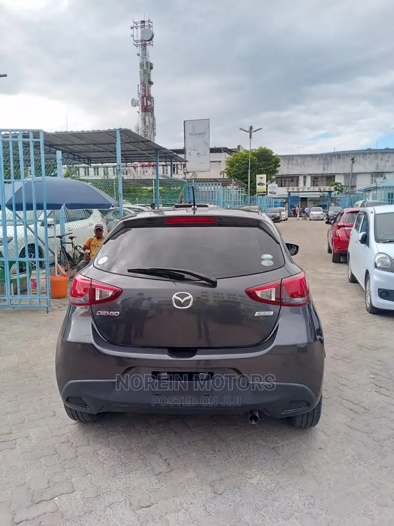 Mazda Demio 2016 Pink