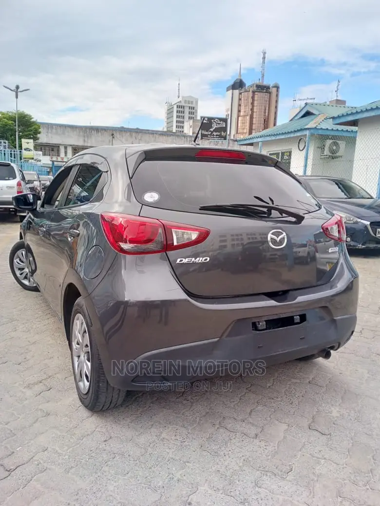 Mazda Demio 2016 Pink