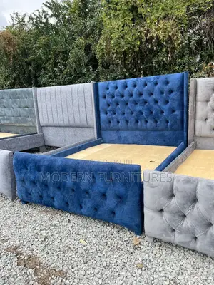 5/6 Tufted Bed